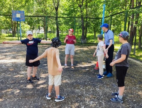 &#9977;&#127996;&#8205;&#9792;&#65039;   