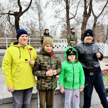 Ко Дню Победы у нас состоялась экскурсия к военному Мемориалу ( ул. Дудинская 2а). В ней приняли участие ребята средней, старшей группы и УТК.