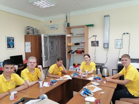 ТРУДОВОЙ ОТРЯД РАДУГИ: САДИМ ЦВЕТЫ, ВЫРАЩИВАЕМ ДРУЖБУ! ТРУДОВОЙ ОТРЯД РАДУГИ: САДИМ ЦВЕТЫ, ВЫРАЩИВАЕМ ДРУЖБУ!